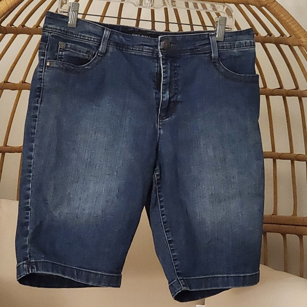 Nine West Women's Blue Jean Shorts Zip Close 5 Pocket Style Sz 12